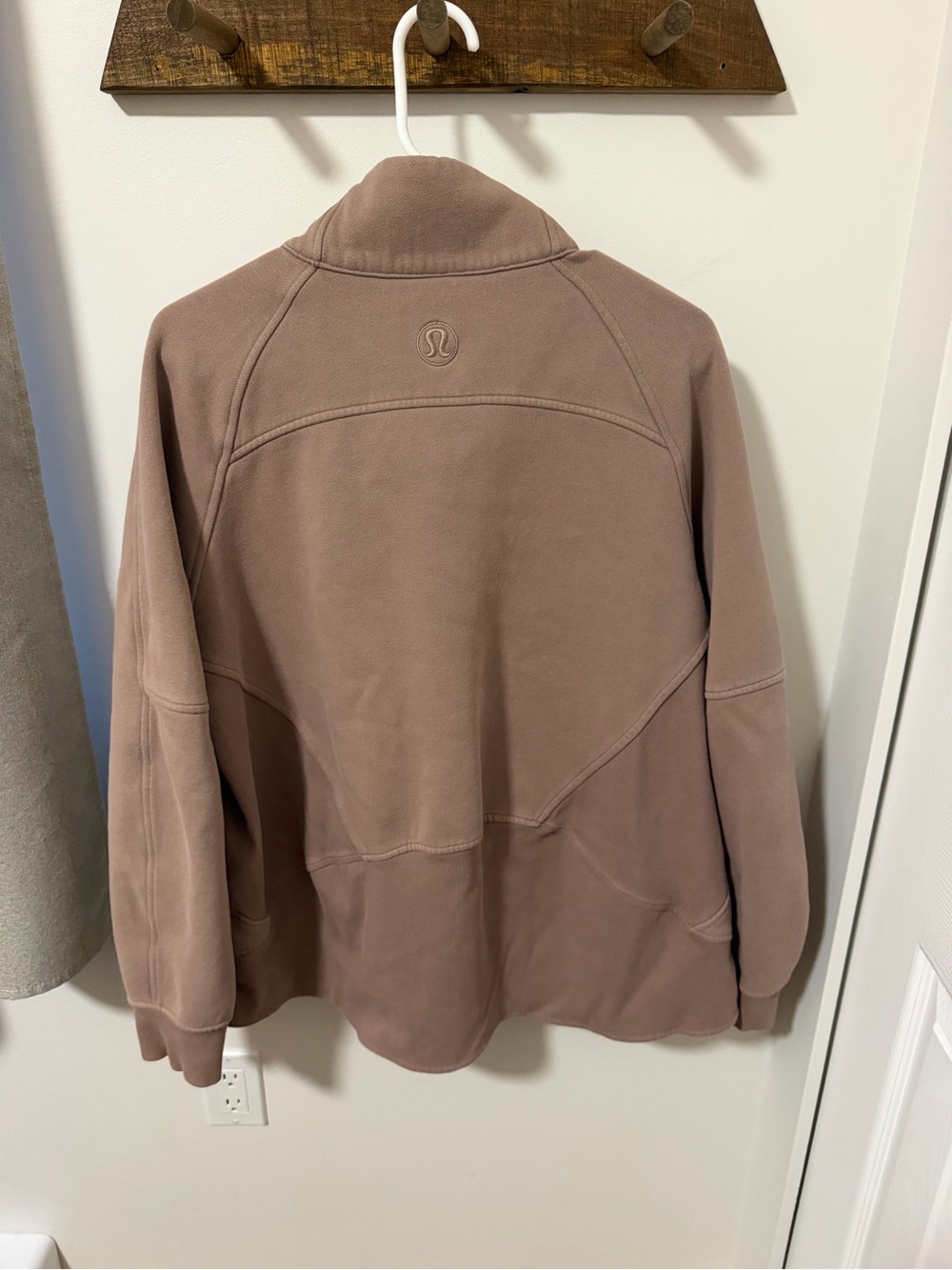 Women’s Lululemon Scuba Quarter Zip - Picture 2 of 2